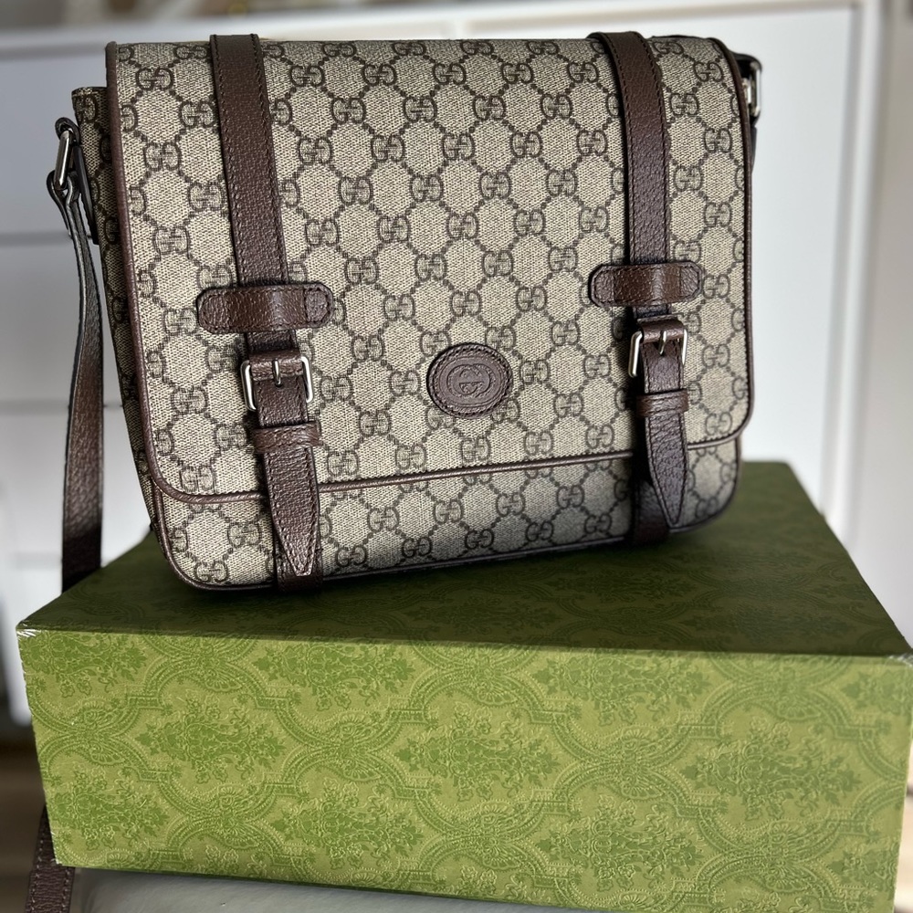 Gucci GG Messenger Bag. Practically new.
